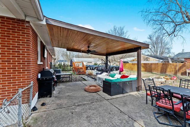 2023 Dixie Garden Dr, Louisville, KY 40272