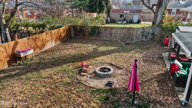 2023 Dixie Garden Dr, Louisville, KY 40272