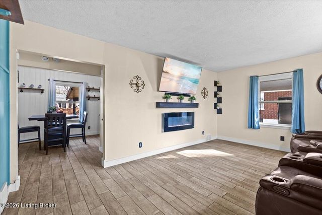 2023 Dixie Garden Dr, Louisville, KY 40272