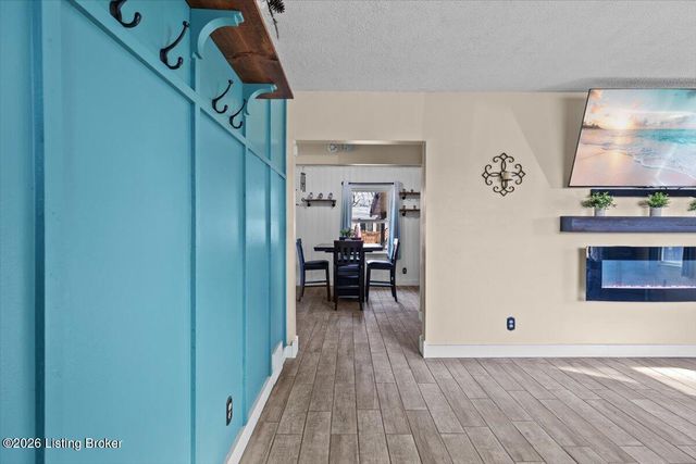 2023 Dixie Garden Dr, Louisville, KY 40272