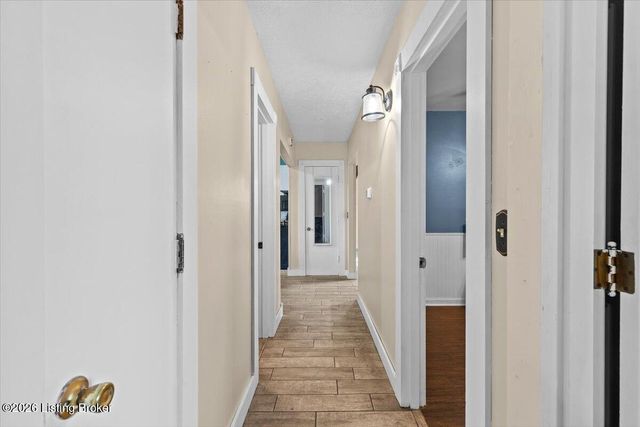 2023 Dixie Garden Dr, Louisville, KY 40272