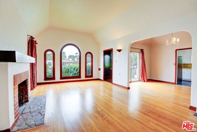 10372 Tennessee Avenue, Los Angeles, CA 90064