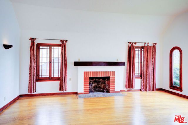 10372 Tennessee Avenue, Los Angeles, CA 90064