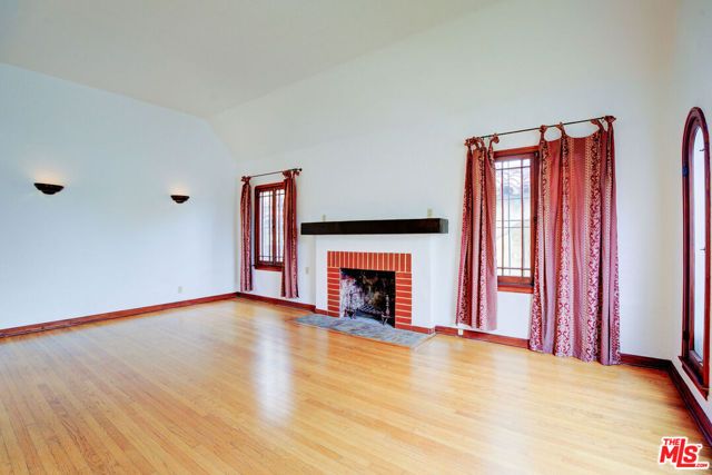 10372 Tennessee Avenue, Los Angeles, CA 90064