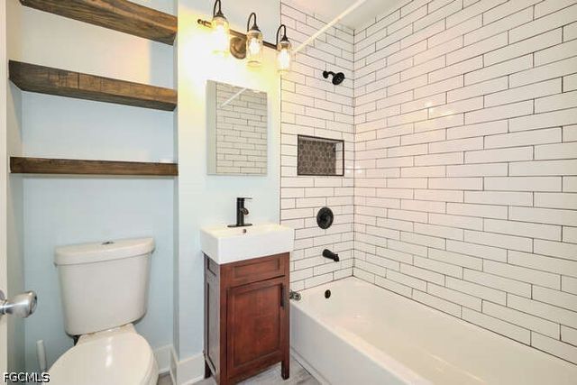 4370 Deleon ST, Fort Myers, FL 33901