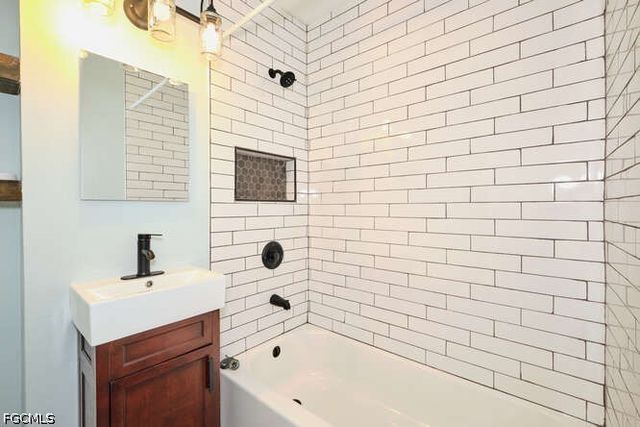 4370 Deleon ST, Fort Myers, FL 33901