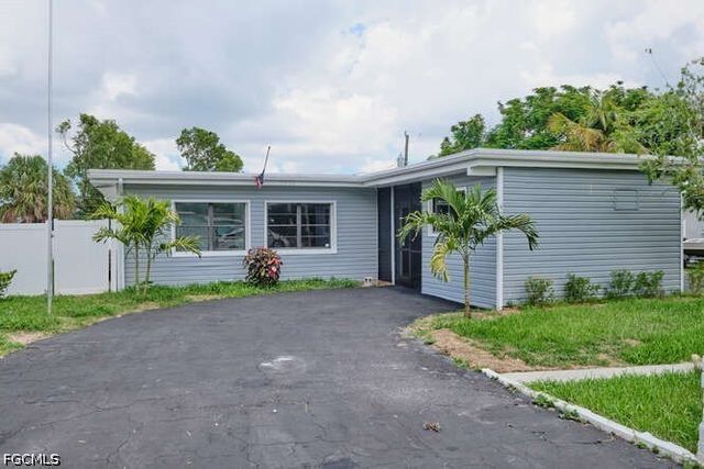 4370 Deleon ST, Fort Myers, FL 33901