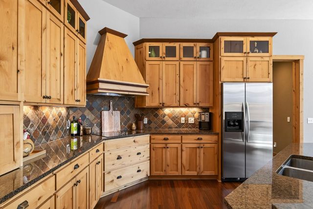 23400 Woodland Ridge Drive, Lakeville, MN 55044