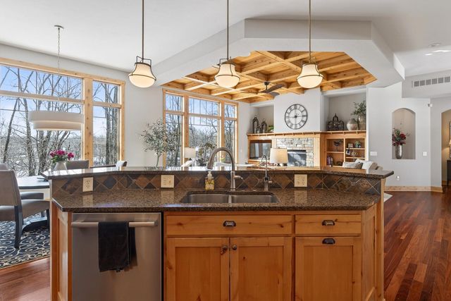 23400 Woodland Ridge Drive, Lakeville, MN 55044