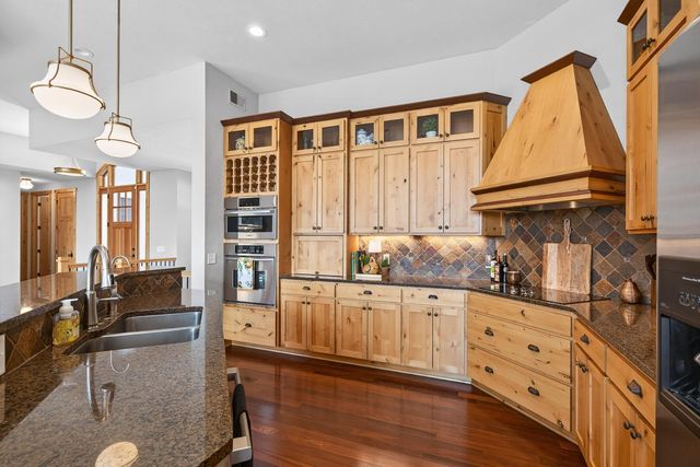 23400 Woodland Ridge Drive, Lakeville, MN 55044