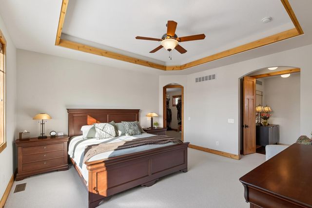 23400 Woodland Ridge Drive, Lakeville, MN 55044