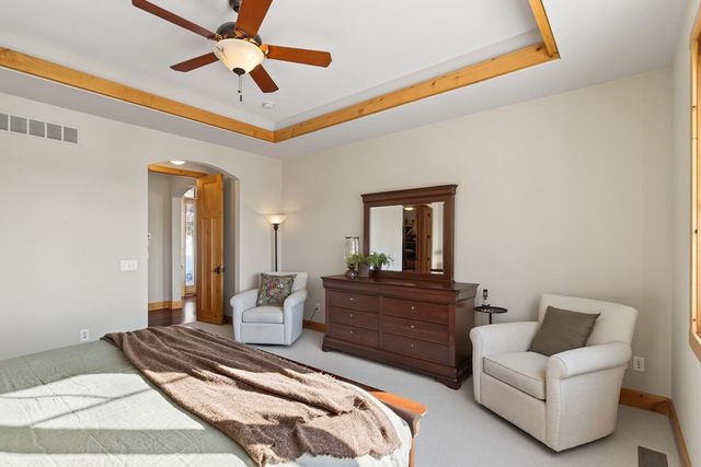 23400 Woodland Ridge Drive, Lakeville, MN 55044