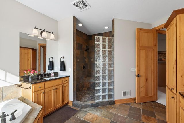 23400 Woodland Ridge Drive, Lakeville, MN 55044