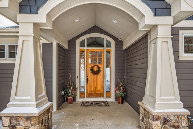 23400 Woodland Ridge Drive, Lakeville, MN 55044