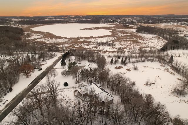 23400 Woodland Ridge Drive, Lakeville, MN 55044