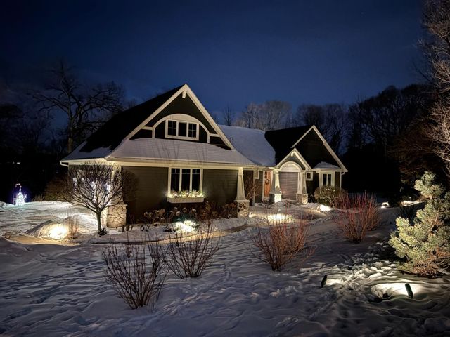 23400 Woodland Ridge Drive, Lakeville, MN 55044