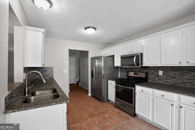 3368 Rockmill Drive, Ellenwood, GA 30294