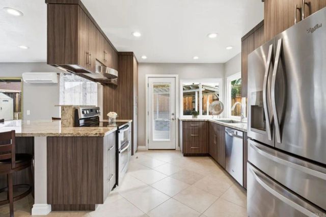 1711 Oak Hill Dr, Escondido, CA 92027