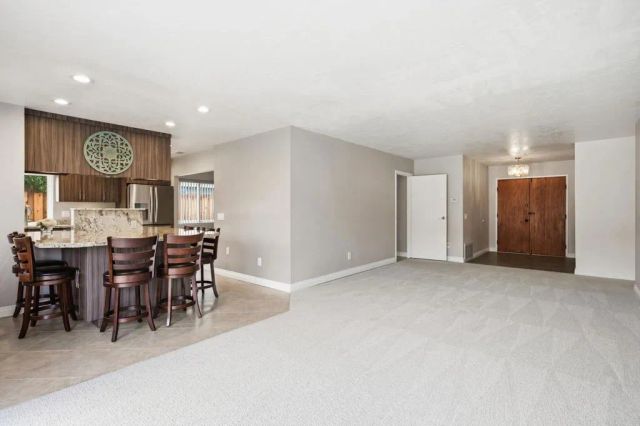 1711 Oak Hill Dr, Escondido, CA 92027