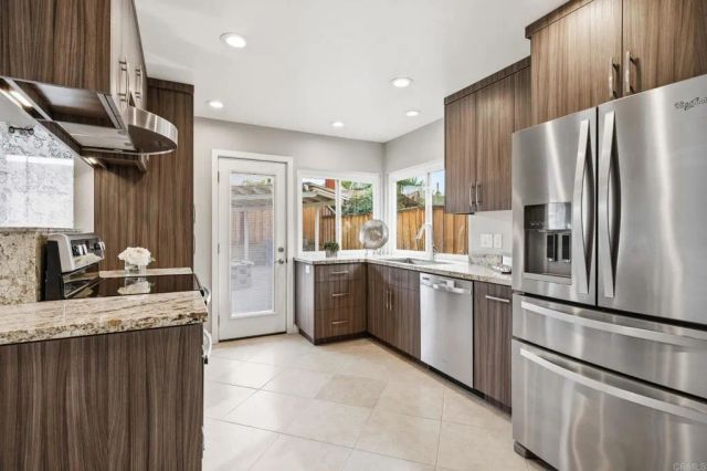 1711 Oak Hill Dr, Escondido, CA 92027