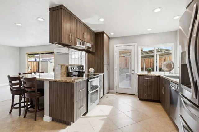 1711 Oak Hill Dr, Escondido, CA 92027