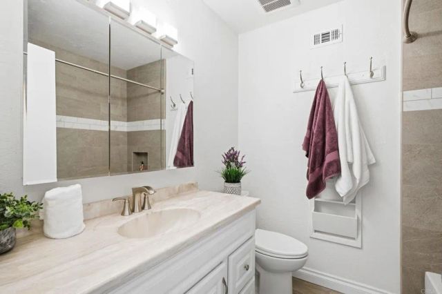 1711 Oak Hill Dr, Escondido, CA 92027