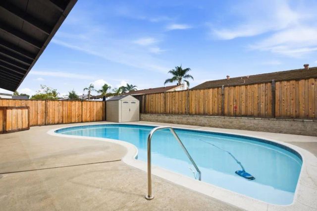 1711 Oak Hill Dr, Escondido, CA 92027