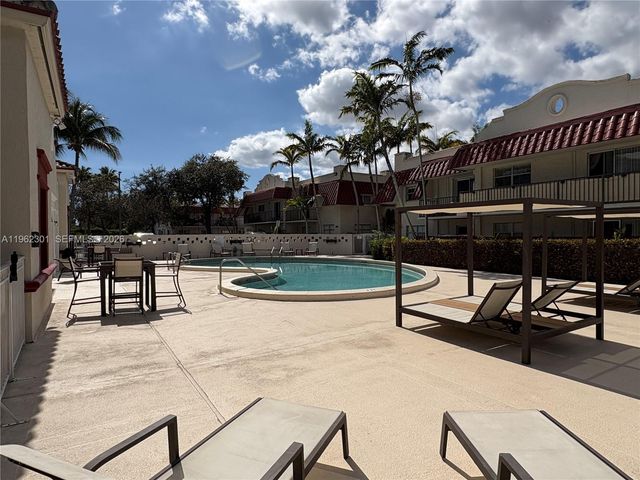 8600 SW 67th Ave 915, Pinecrest, FL 33156