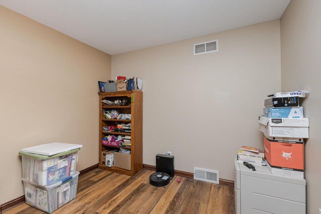 438 River Bluff CIRCLE, Oconomowoc, WI 53066