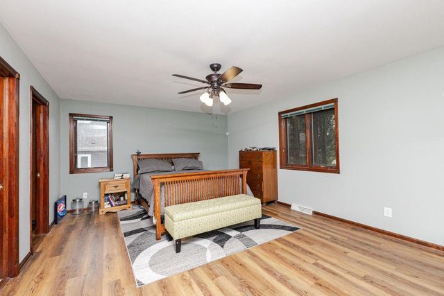 438 River Bluff CIRCLE, Oconomowoc, WI 53066
