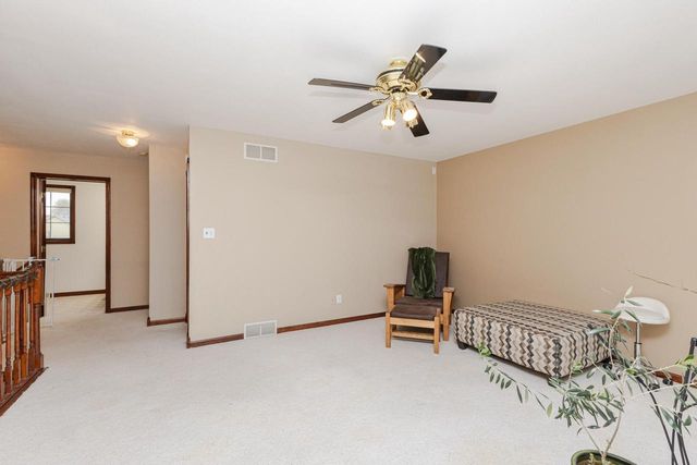 438 River Bluff CIRCLE, Oconomowoc, WI 53066