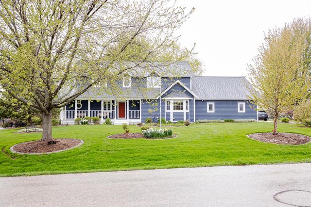 438 River Bluff CIRCLE, Oconomowoc, WI 53066