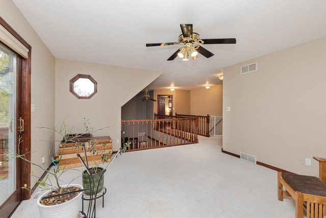 438 River Bluff CIRCLE, Oconomowoc, WI 53066