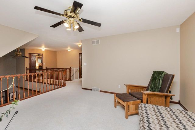 438 River Bluff CIRCLE, Oconomowoc, WI 53066