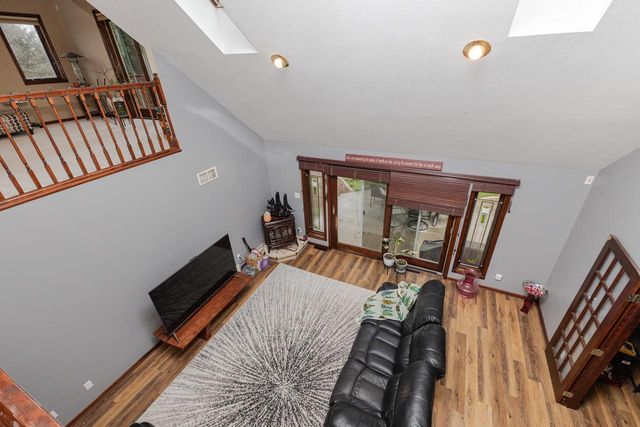 438 River Bluff CIRCLE, Oconomowoc, WI 53066