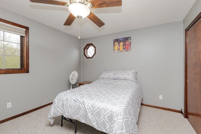 438 River Bluff CIRCLE, Oconomowoc, WI 53066