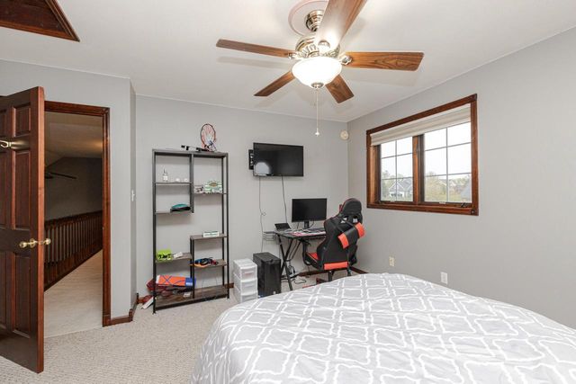 438 River Bluff CIRCLE, Oconomowoc, WI 53066