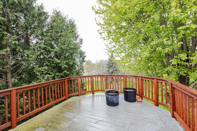 438 River Bluff CIRCLE, Oconomowoc, WI 53066