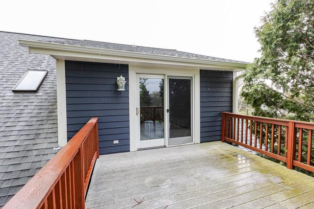 438 River Bluff CIRCLE, Oconomowoc, WI 53066