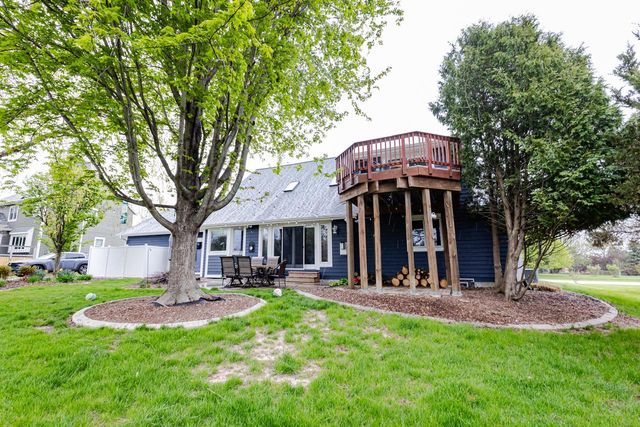 438 River Bluff CIRCLE, Oconomowoc, WI 53066