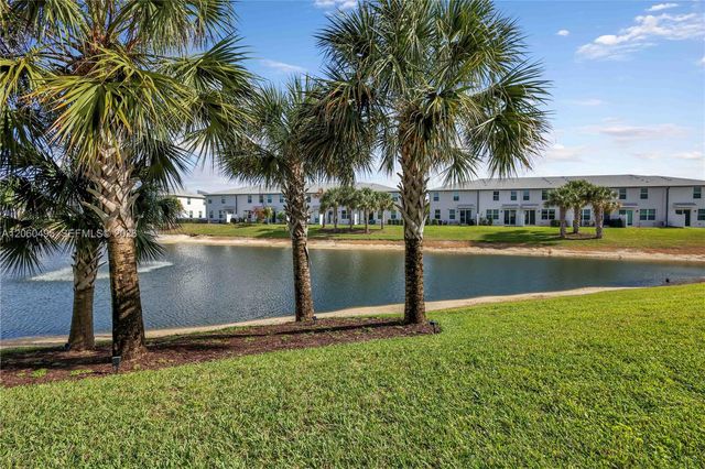 1761 Lindley St, West Palm Beach, FL 33407