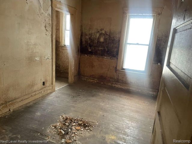 3345 E Ferry Street, Detroit, MI 48211