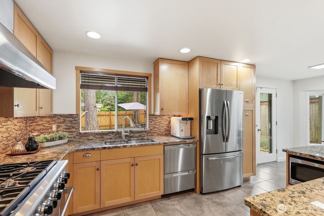13826 Cascadian Way, Everett, WA 98208