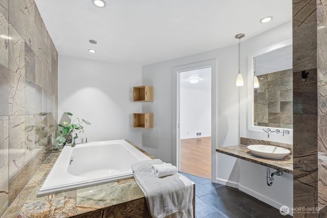 13826 Cascadian Way, Everett, WA 98208