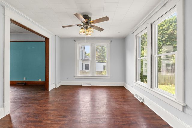 599 N Seminary Street, Roanoke, IN 46783