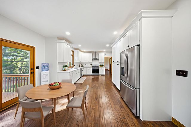 6N679 Colonel Bennett Lane, St. Charles, IL 60175