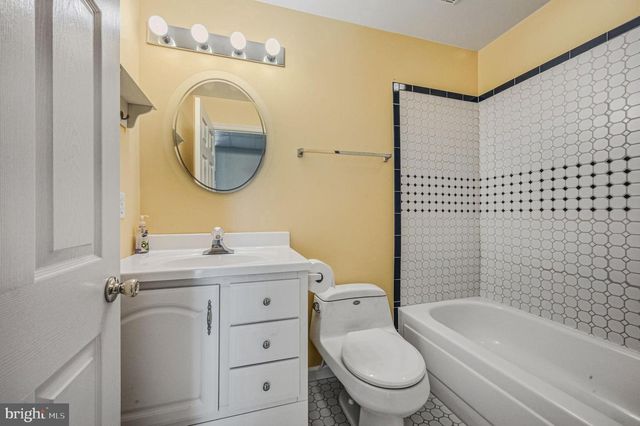 712 WILLINGTON SQUARE WAY, Newark, DE 19711