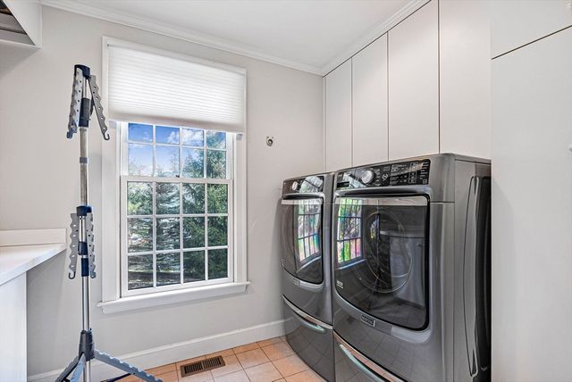 11 Wachusett Rd, Wellesley, MA 02481