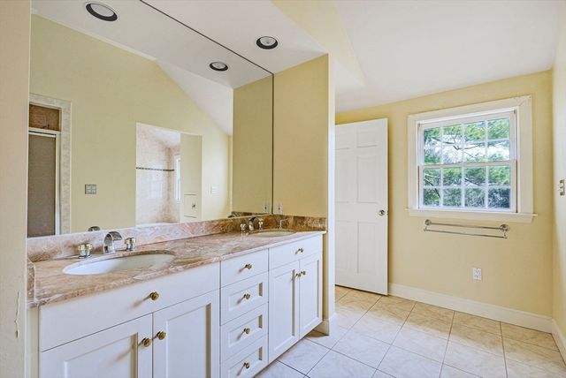 11 Wachusett Rd, Wellesley, MA 02481