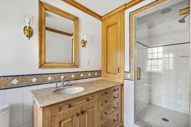 11 Wachusett Rd, Wellesley, MA 02481